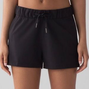 Lululemon On the Fly Mid-Rise Black Shorts Size 4 Drawstring